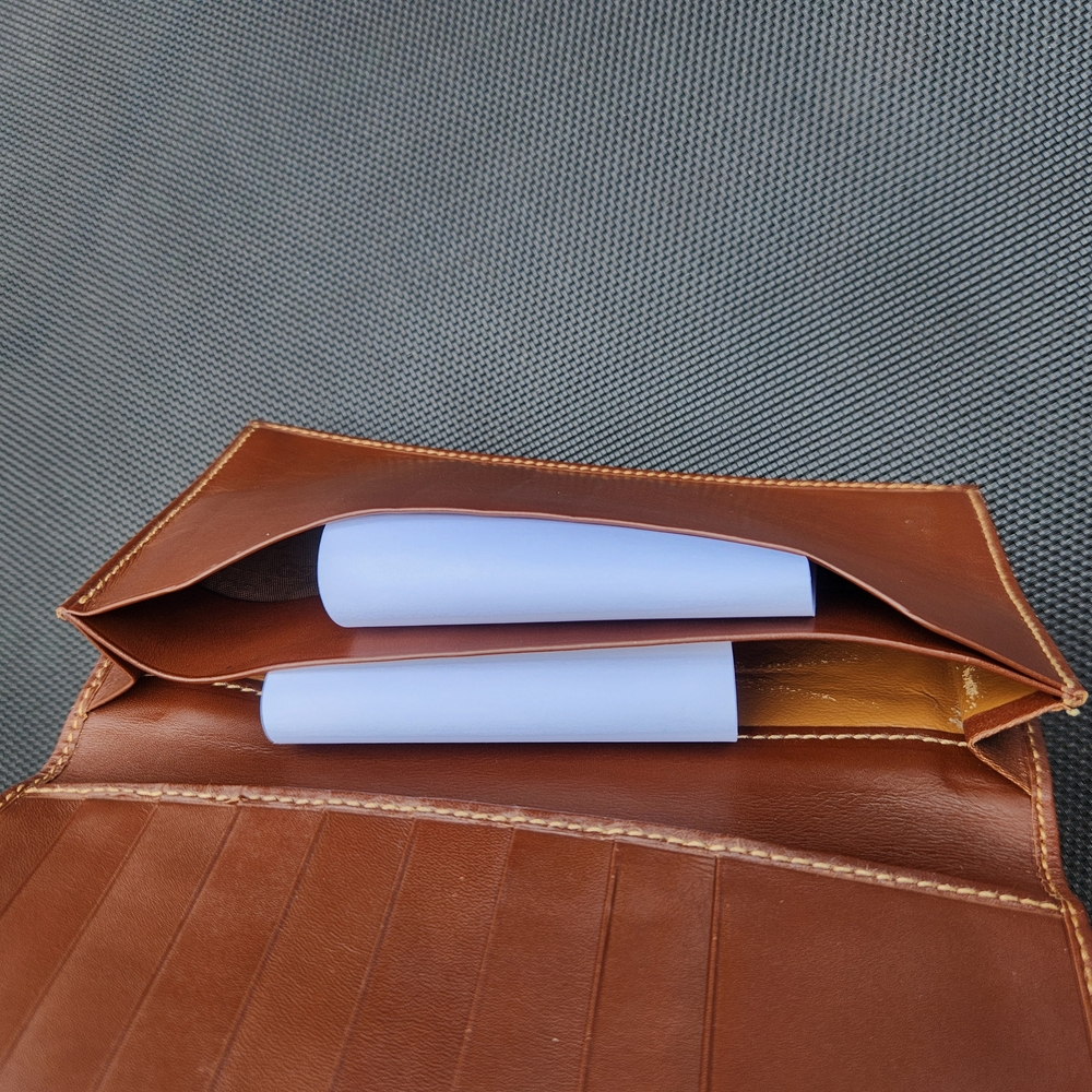 GUCCI Brown Leather GG Logo Checkbook and credit card cover Wallet - Picture 11 of 16